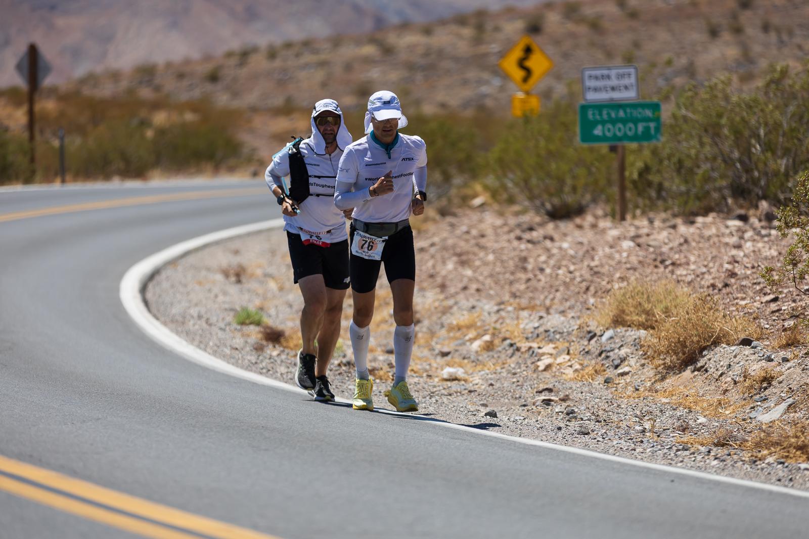 Milan Šumný na trase Badwater 135 - s doprovodem