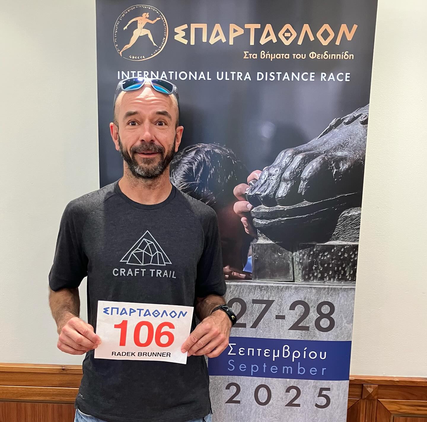Radek Brunner se startovním číslem na Spartathlon 2025