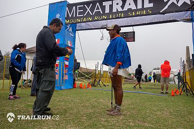 Arnulfo Quimare v cíli závodu Mexatrail.