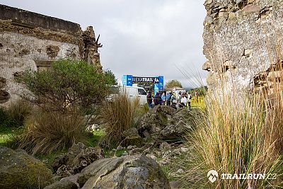 Centrum závodu bylo umístěné v ruinách nějaké vesničky na úpatí sopky Pico de Orizaba.