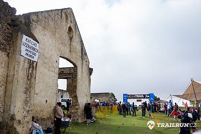 Centrum závodu bylo umístěné v ruinách nějaké vesničky na úpatí sopky Pico de Orizaba.
