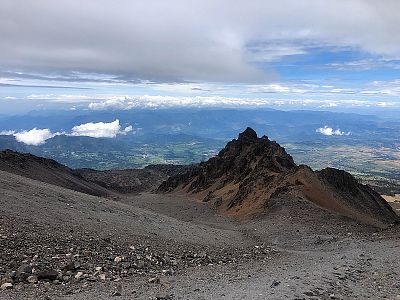 Suťovisko, kterým jsme se škrábali do 5000 m nad mořem.