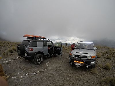 Záchranářská auta na úpatí sopky Pico de Orizaba.
